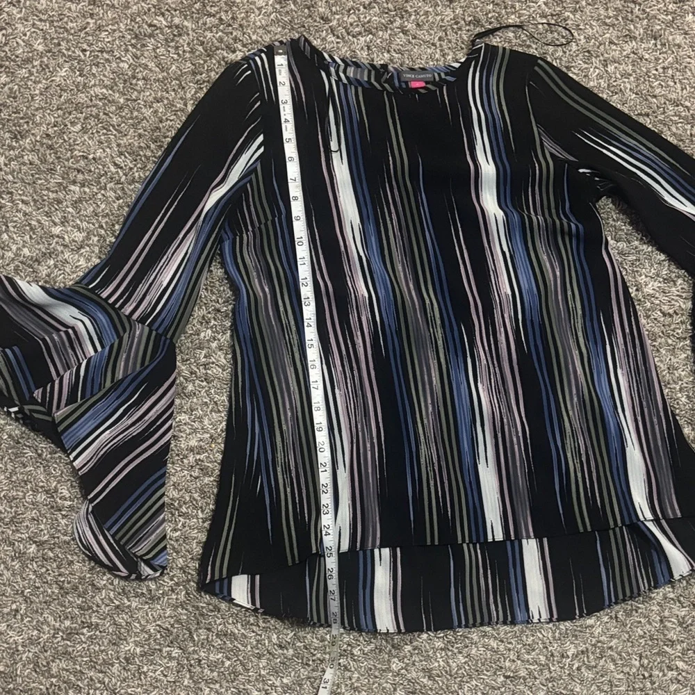 Ruffle Vince Camuto Elegant Black and White/Blue and Striped Women's Top - Picture 5 of 7